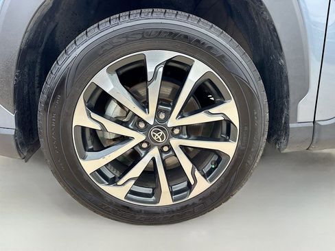 Used 2024 Toyota Corolla Cross XLE image 30