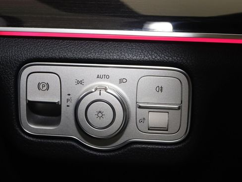 Used 2022 Mercedes-Benz GLE 350 4MATIC w/ Premium Package image 25