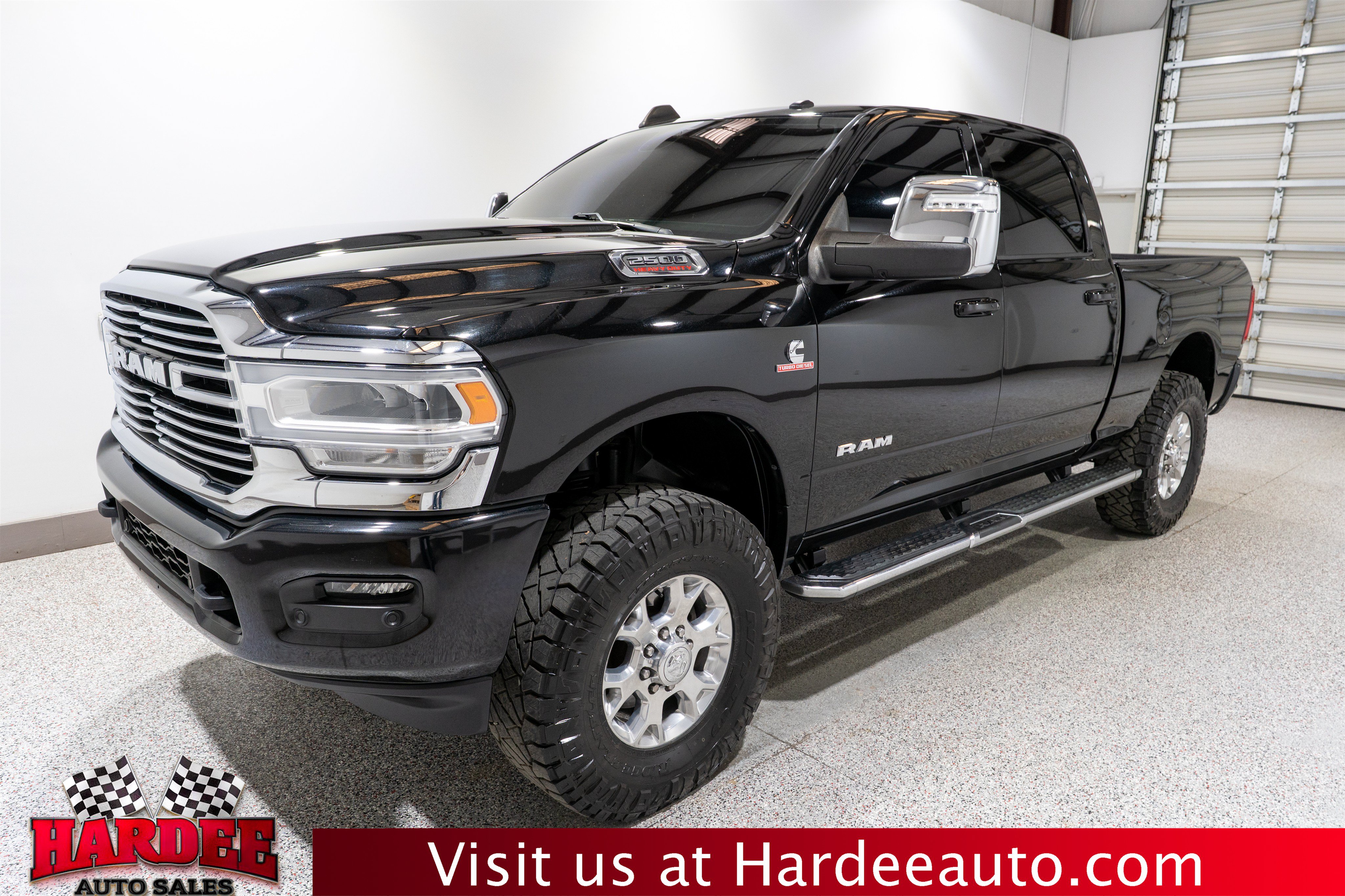 Used 2024 RAM 2500 Laramie AWD/4WD image 2