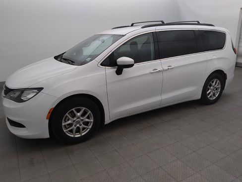 Used 2021 Chrysler Voyager Lxi FWD image 2