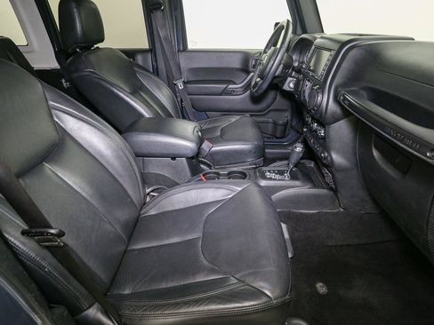 Used 2017 Jeep Wrangler Unlimited Sahara AWD/4WD image 19