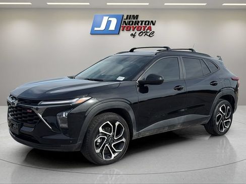 Used 2025 Chevrolet Trax RS w/ Sunroof Package FWD image 1