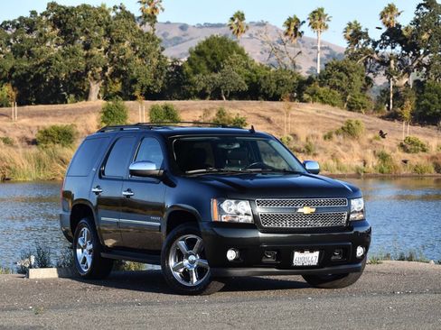 Used 2012 Chevrolet Tahoe LTZ image 2