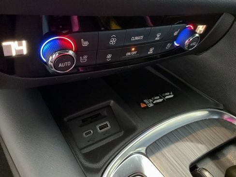 Used 2024 Buick Enclave Premium image 13