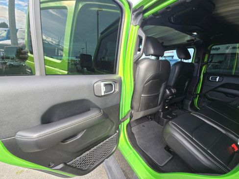 Used 2018 Jeep Wrangler Unlimited Sahara image 17