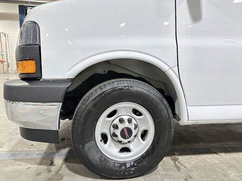 Used 2024 GMC Savana 2500 w/ Driver Convenience Package image 18