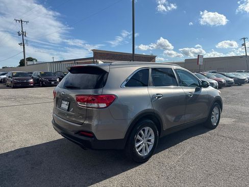 Used 2017 Kia Sorento FWD w/ LX Convenience Package image 6