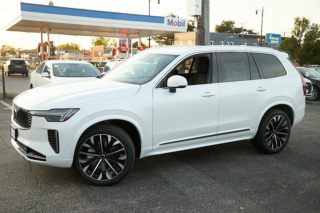 New 2026 Volvo XC90 B6 Plus w/ Protection Package AWD/4WD image 3