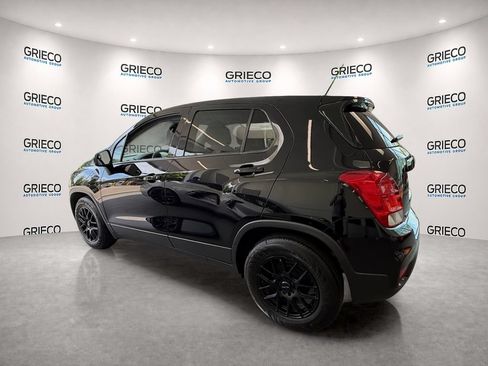 Used 2022 Chevrolet Trax LS w/ Tint and Cruise Package FWD image 5