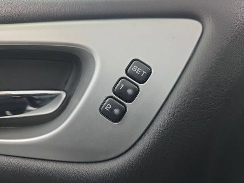 Used 2020 Nissan Pathfinder Platinum FWD image 26