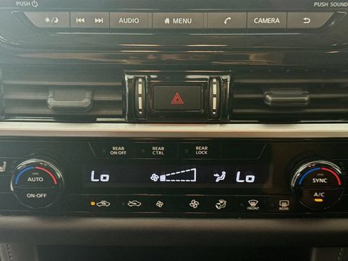 Used 2024 Nissan Pathfinder SV FWD image 19