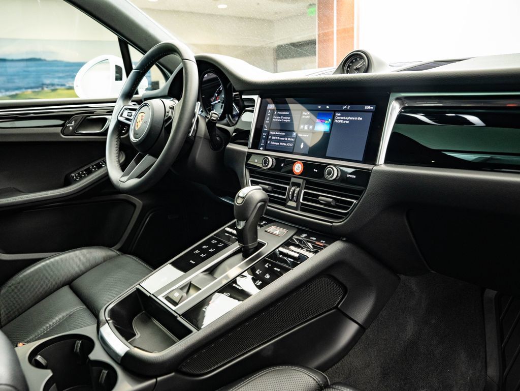 Certified 2026 Porsche Macan AWD/4WD image 47