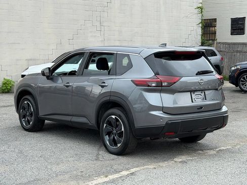 Used 2024 Nissan Rogue SV AWD/4WD image 5