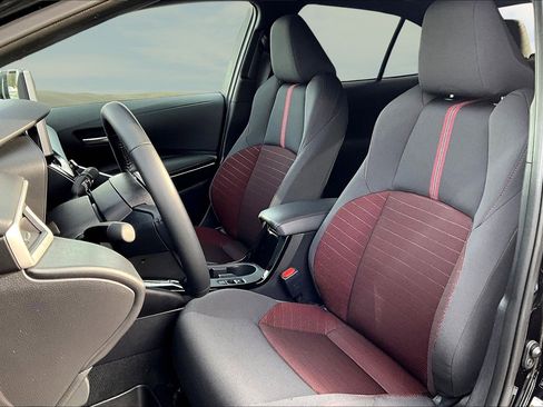 Used 2025 Toyota Corolla SE image 13