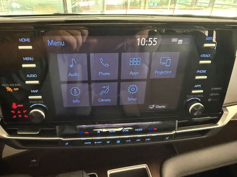Used 2023 Toyota Sienna XLE FWD image 29