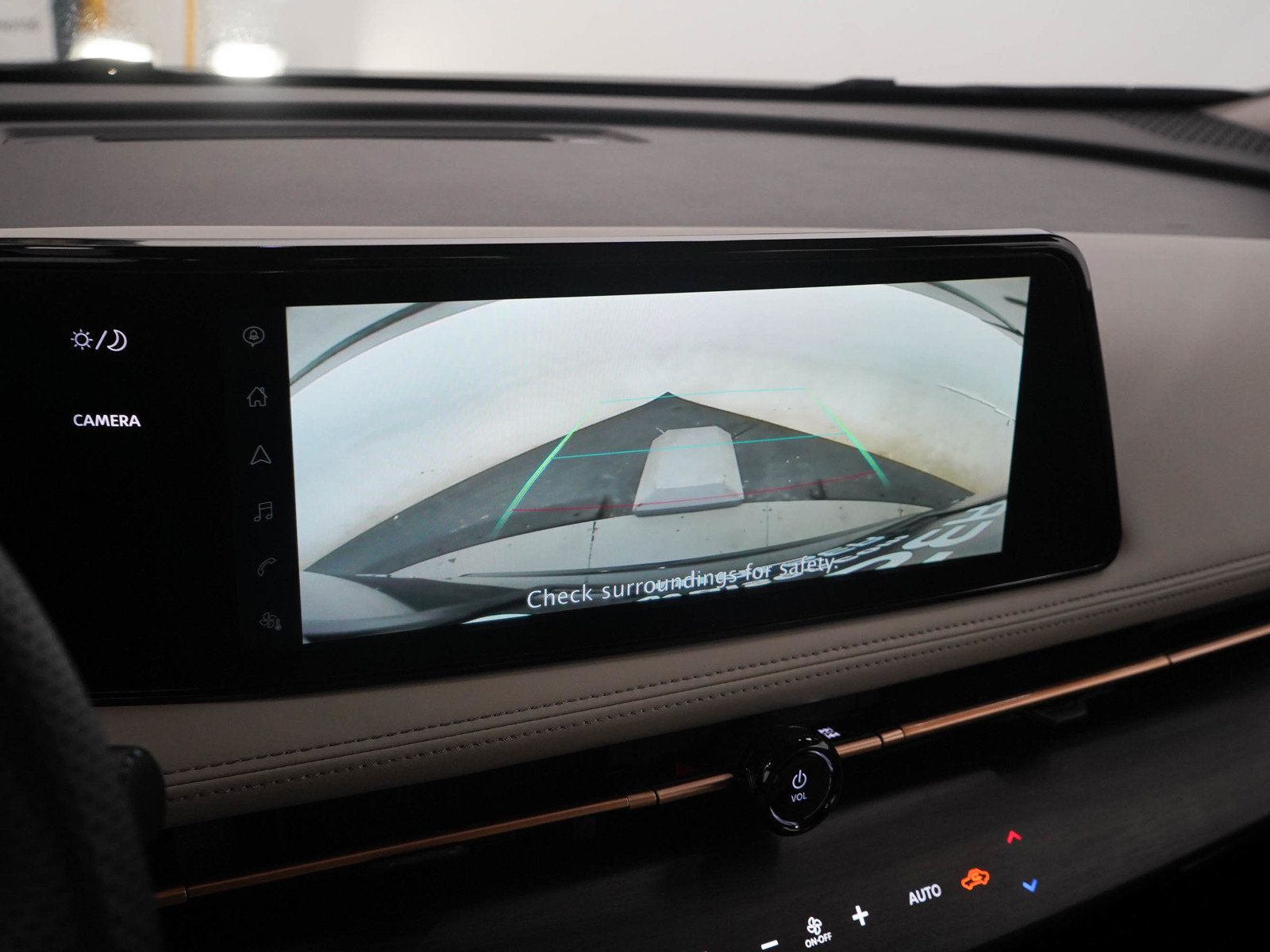 Used 2023 Nissan Ariya AWD image 22
