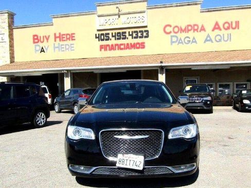 Used 2016 Chrysler 300 C image 2