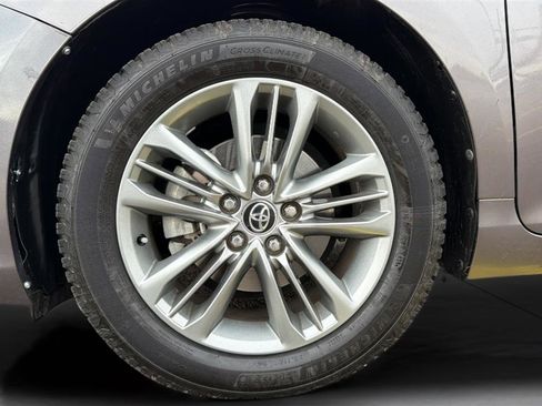 Used 2015 Toyota Camry SE w/ Moonroof Package image 29