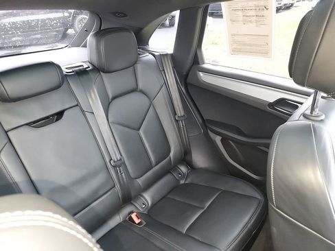 Used 2022 Porsche Macan AWD/4WD image 14