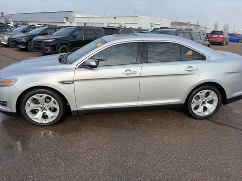 Used 2010 Ford Taurus SEL image 2