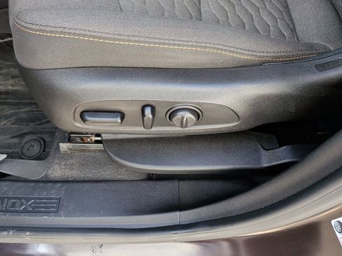 Used 2020 Chevrolet Equinox LT w/ Driver Convenience Package image 14