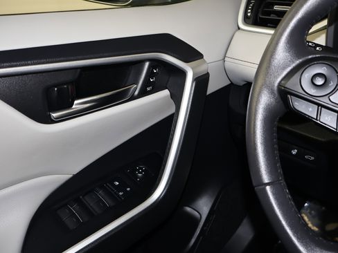 Used 2022 Toyota RAV4 XLE Premium image 35