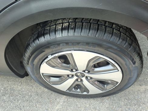 Used 2019 Kia Niro EX Premium FWD image 6