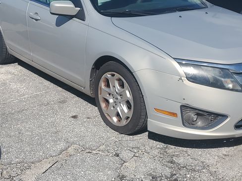 Used 2010 Ford Fusion SE FWD image 2