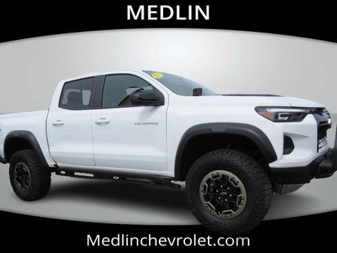 Used 2025 Chevrolet Colorado ZR2 w/ Off-Road Front Bumper Package image 9