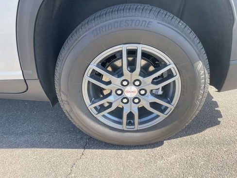 Used 2025 GMC Acadia Elevation image 11