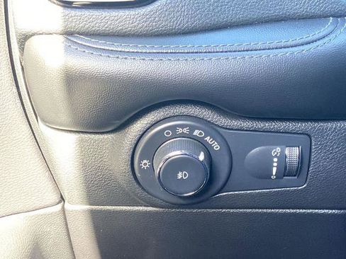 Used 2022 Dodge Durango SXT image 13