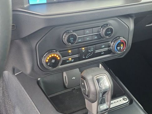 New 2025 Ford Bronco Base image 17