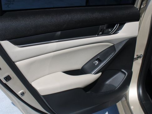Used 2019 Honda Accord LX image 12
