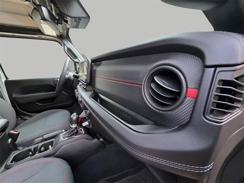 Used 2024 Jeep Gladiator Rubicon w/ Technology Group image 14
