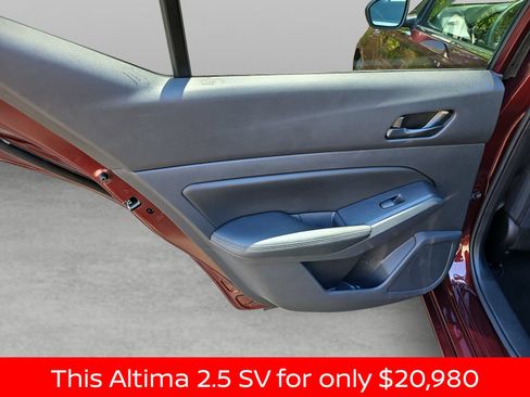 Used 2025 Nissan Altima 2.5 SV FWD image 35