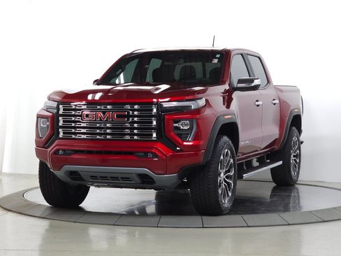 Used 2025 GMC Canyon Denali AWD/4WD image 3