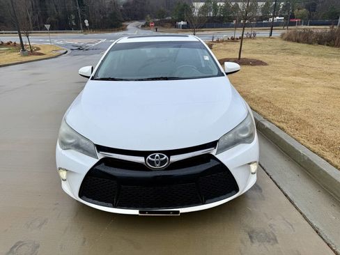 Used 2015 Toyota Camry XSE image 3