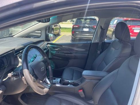 Used 2023 Chevrolet Bolt LT w/ Infotainment Package FWD image 8