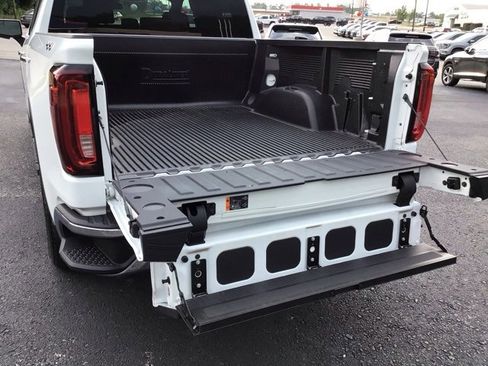 Used 2024 GMC Sierra 1500 SLT image 6