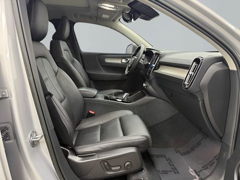 Used 2023 Volvo XC40 B5 Plus AWD/4WD image 23