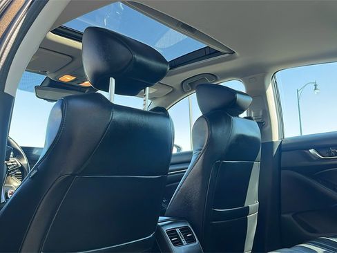 Used 2018 Honda Accord Touring image 40