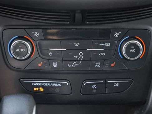 Used 2019 Ford Escape SE image 24