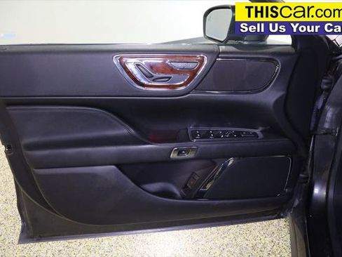 Used 2017 Lincoln Continental Select image 26