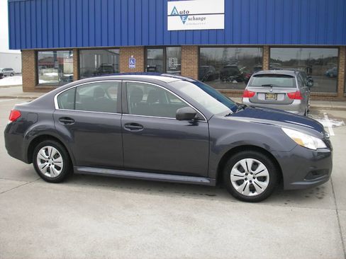 Used 2011 Subaru Legacy 2.5i image 3
