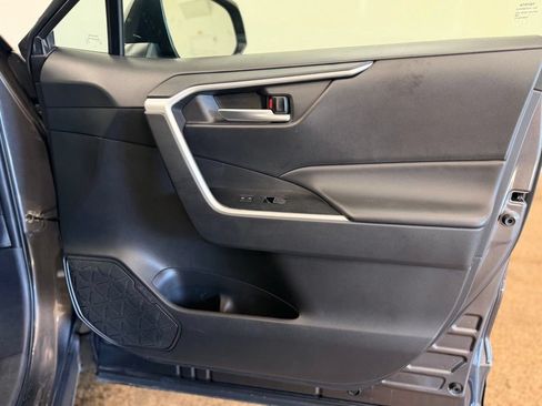 Used 2025 Toyota RAV4 XLE FWD image 18