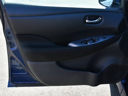 Used 2025 Nissan Leaf S FWD image 13