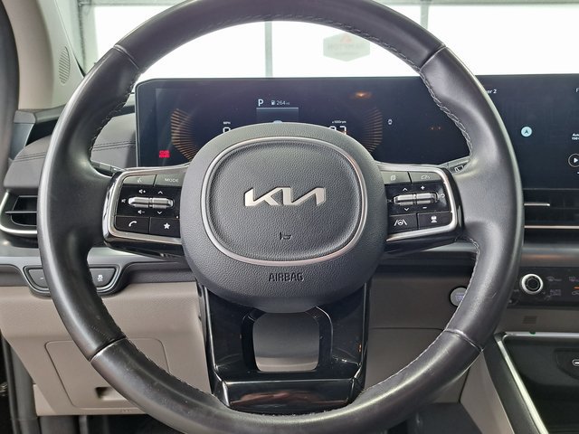 Used 2025 Kia Carnival FWD image 10