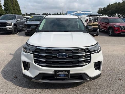 Used 2025 Ford Explorer Active w/ Active Comfort Package AWD/4WD image 2