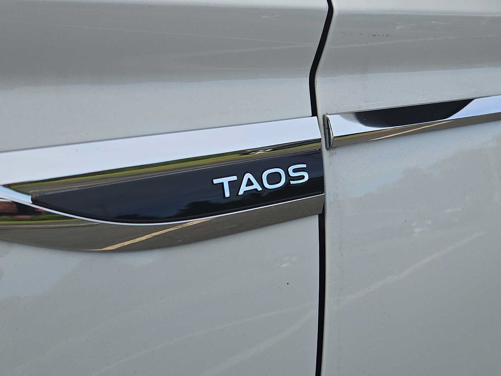 Used 2024 Volkswagen Taos SE w/ Panoramic Sunroof Package AWD/4WD image 30