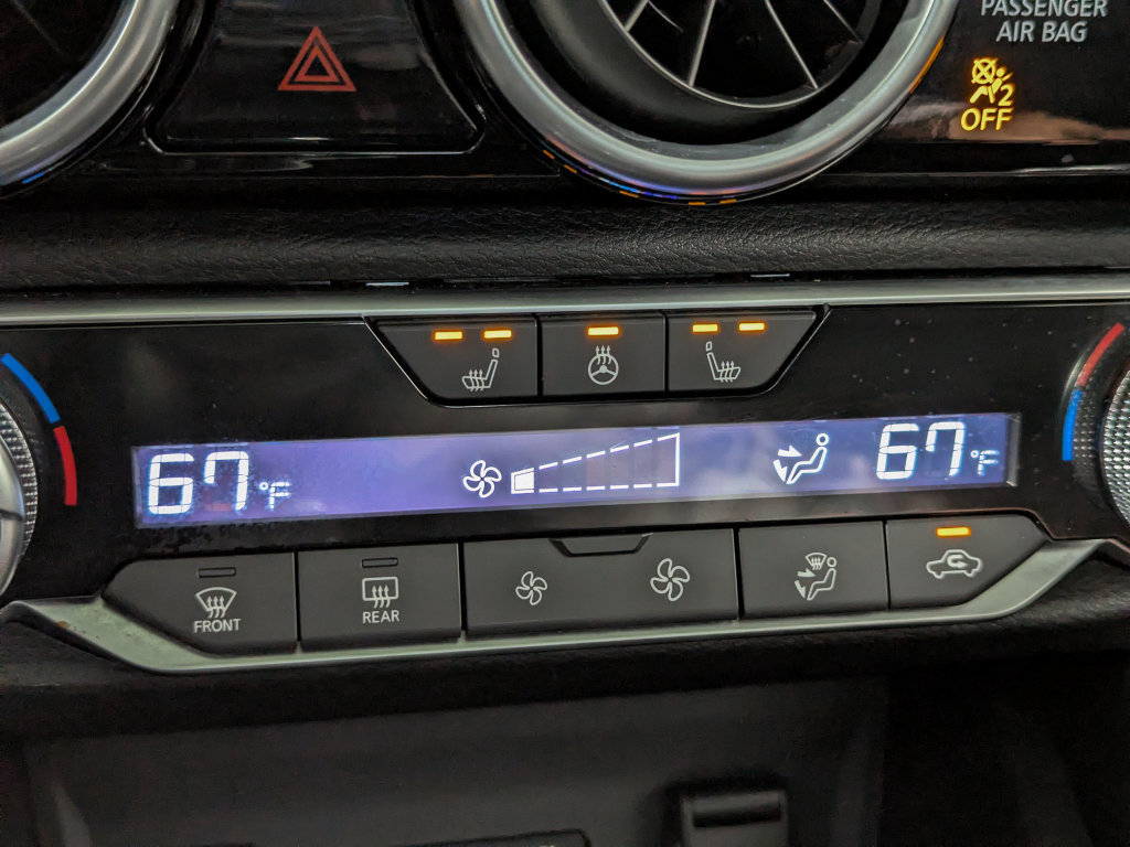 Used 2024 Nissan Sentra SR w/ SR Premium Package FWD image 23
